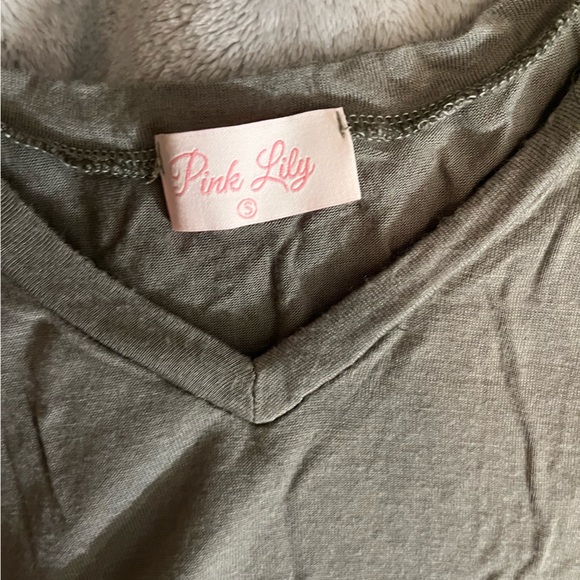 Flowy Pink Lily sage green tank - Picture 2 of 3